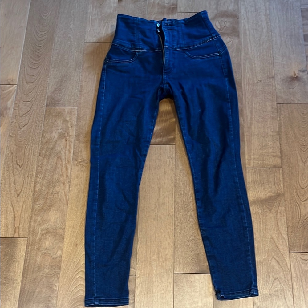 Guess High Rise Blue Jeans with zippered back